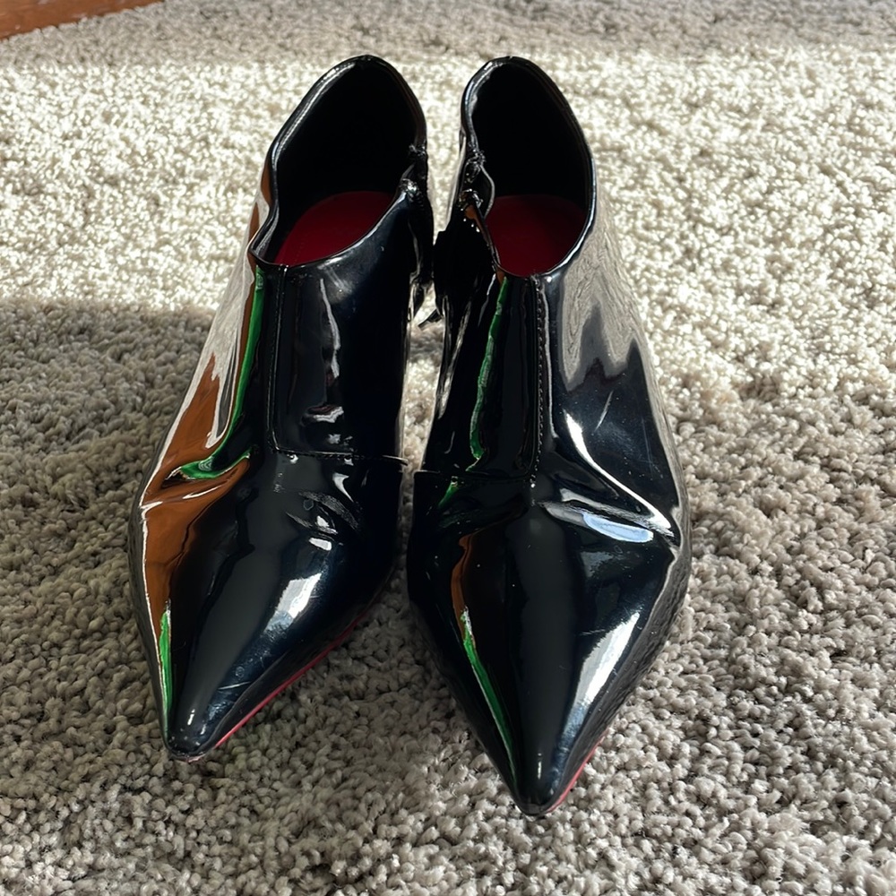 Black heeled booties